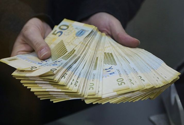 10 milyon manat borc verdi, geri 2037-ci ildə alacaq