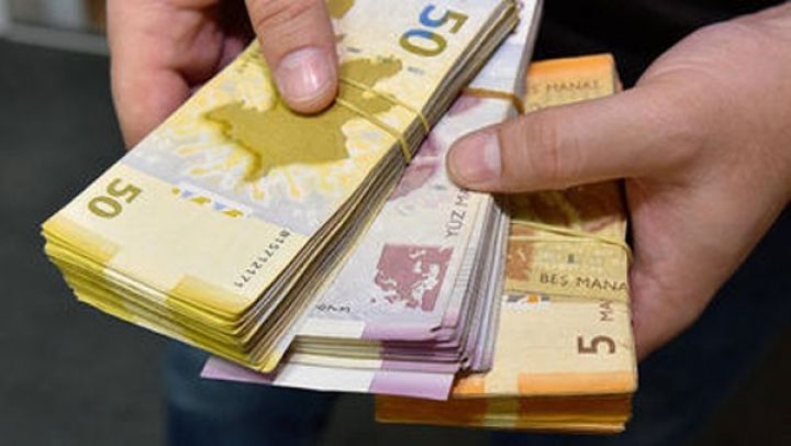 Azərbaycanda təhsil haqqı aşağı salındı