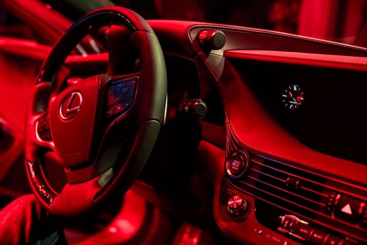 Tam yenilənmiş lüks sedan Lexus LS Bakıda