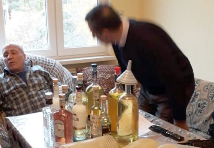 Mənzilində antisanitar şəraitdə alkoqollu içkilər süzən tutuldu - VERGİLƏRDƏN AÇIQLAMA