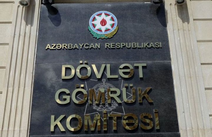 Gömrük mayoru şirkət nümayəndəsindən rüşvət alıb - VƏZİFƏDƏN AZAD EDİLİB