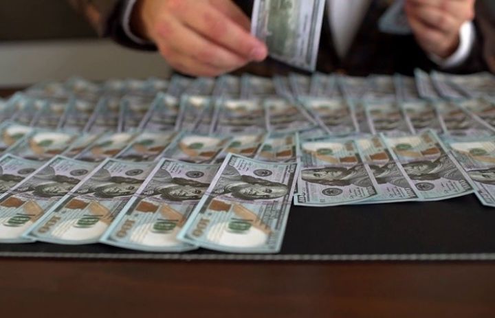 Azərbaycandan çıxarılmış 5 milyardın kimə məxsus olduğu öyrənilib