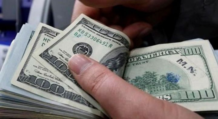 Əmanətlər milli valyutada azalıb, xarici valyutada artıb