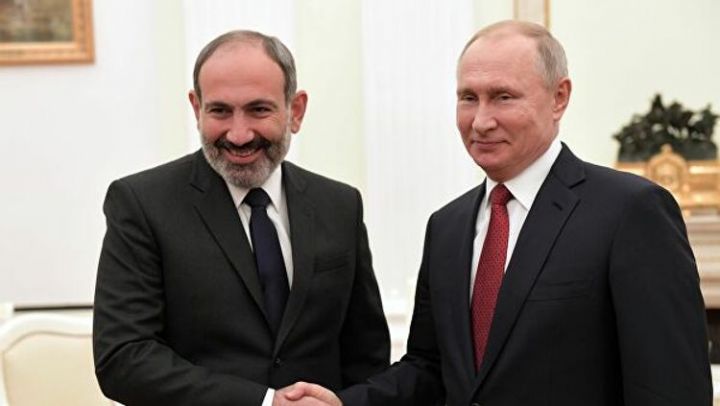 Putinlə Paşinyan  arasında telefon danışığı olub