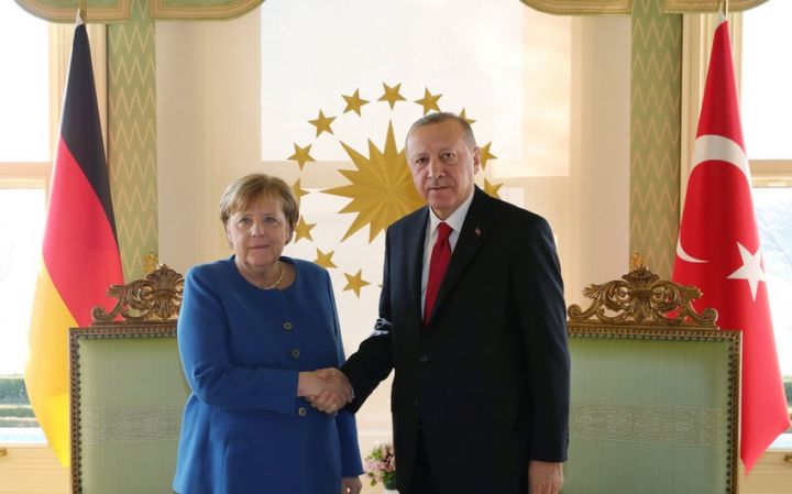 Ərdoğan cəbhədəki vəziyyəti Merkellə müzakirə edib