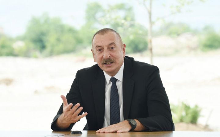 "Bir daha hər birimiz and içməlidir ki, biz müstəqilliyimizin keşiyində əbədi duracağıq"