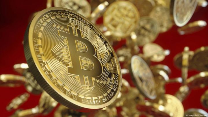 Bitcoin-in qiyməti  55 min dolları keçdi
