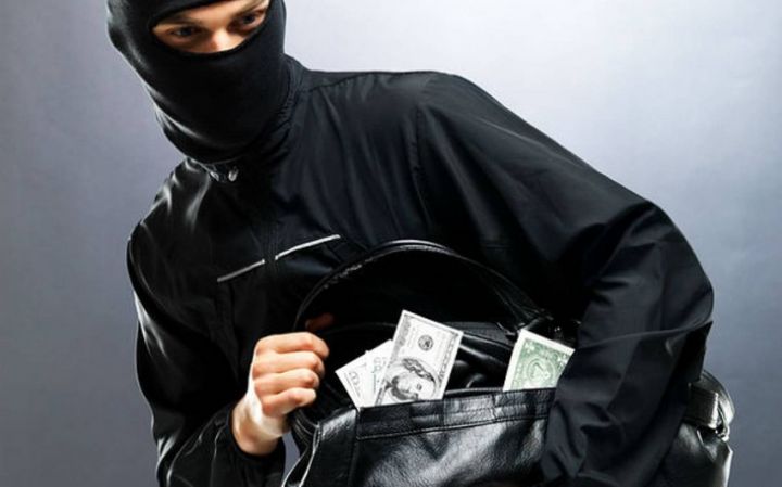 Azərbaycanda bankdan 228 min manat oğurlayan əcnəbiyə hökm oxunub