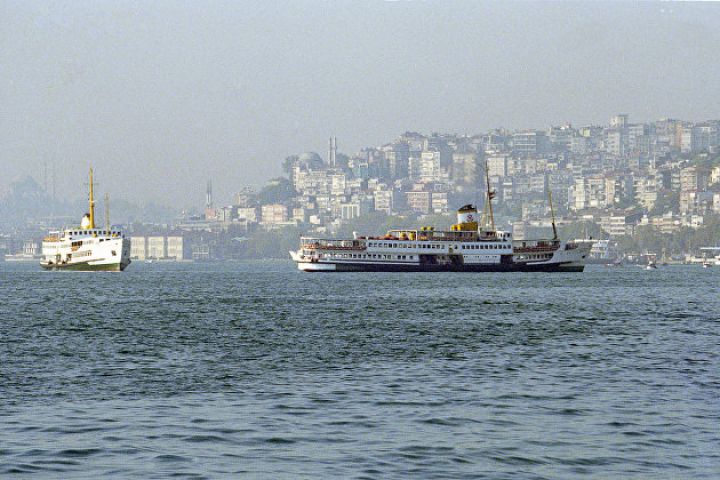 Türkiyə neft tankerlərindən sığorta tələb etməyə başlayıb