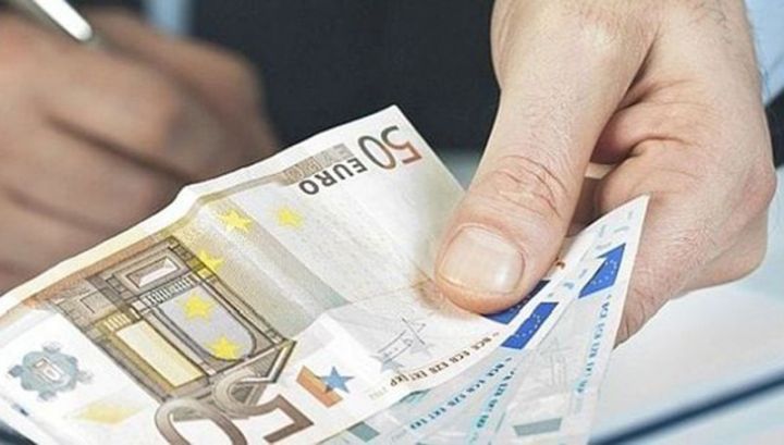 Bu dövlət bahalaşma olduğu üçün əhalisinə 28 milyard avro paylayacaq