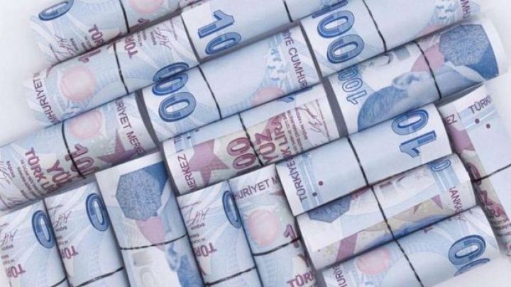 Türkiyədə əmanət faizləri 50 faizə yaxınlaşıb, kredit faizləri 60 faizi keçib