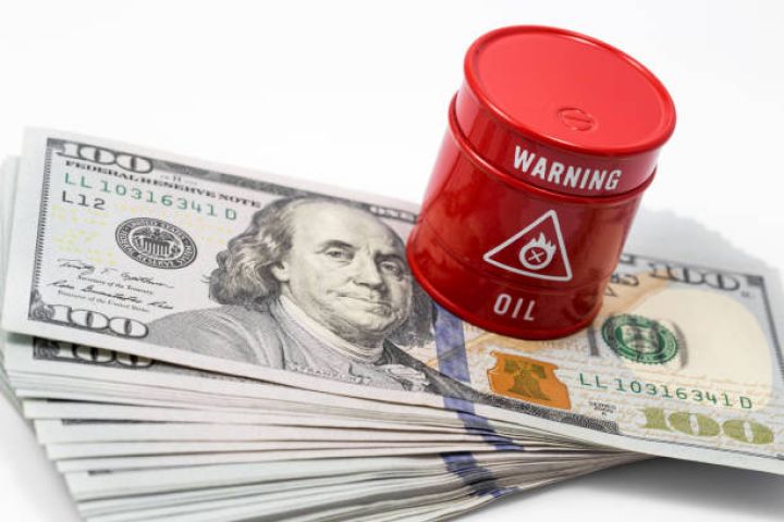 Neft qiymətləri OPEC+ planları ilə bağlı xəbərlər fonunda ucuzlaşıb