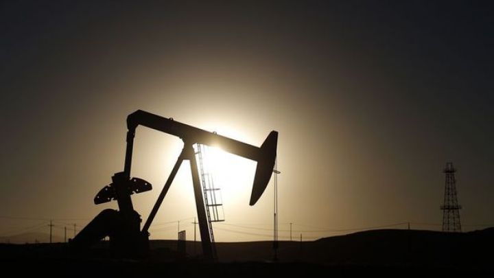 Beynəlxalq Enerji Agentliyi qlobal neft tələbi proqnozunu artırdı