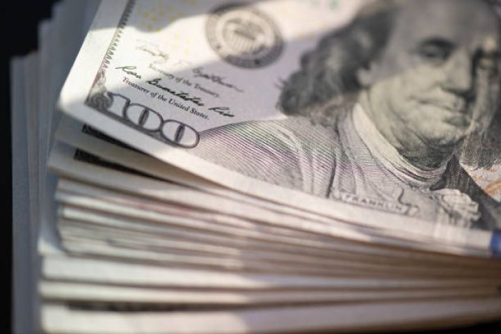 Dolların sabaha olan rəsmi məzənnəsi müəyyən olunub