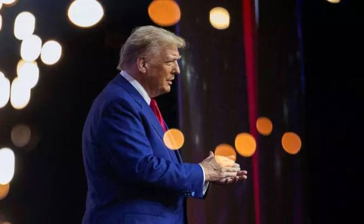 Tramp ilk gün vergi tətbiq edəcəyi ölkələri açıqlayıb