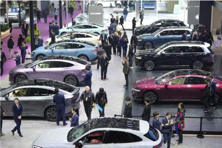 Çində minik avtomobili satışı azalıb