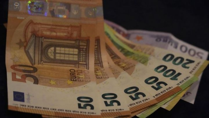 "Gələn həftə Avro 1,04 dollara və ya daha da aşağı düşə bilər"