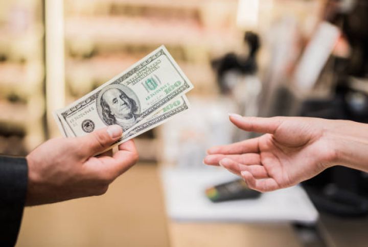 "Money Shop" qanunvericiliyi pozub - Vəzifəli şəxsi cərimələnib