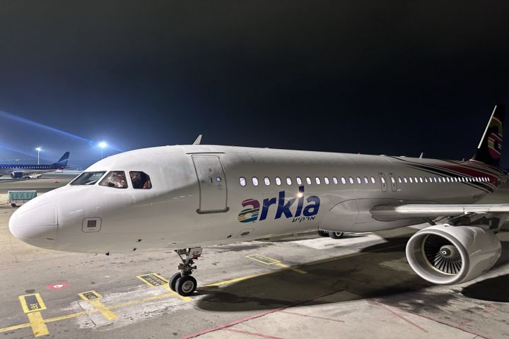 İsrailin aviaşirkətinin Bakıya ilk reysi qarşılanıb