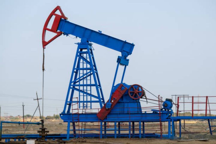 SOCAR:  1 ton neftin istehsal maya dəyəri 17 manat da artaraq 160 manatı keçib