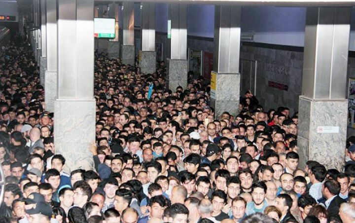 Metroya 1 saata 25 min adam minib