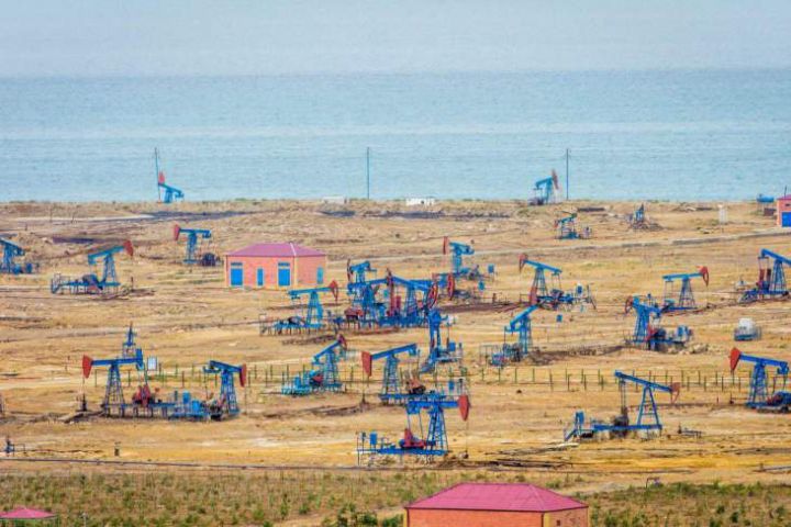 Azərbaycan neftinin qiyməti 74 dollara enib