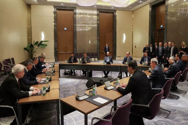 Üçtərəfli görüşdə Bakı ilə İrəvan arasında sülh müqaviləsinin perspektivi müzakirə edilib