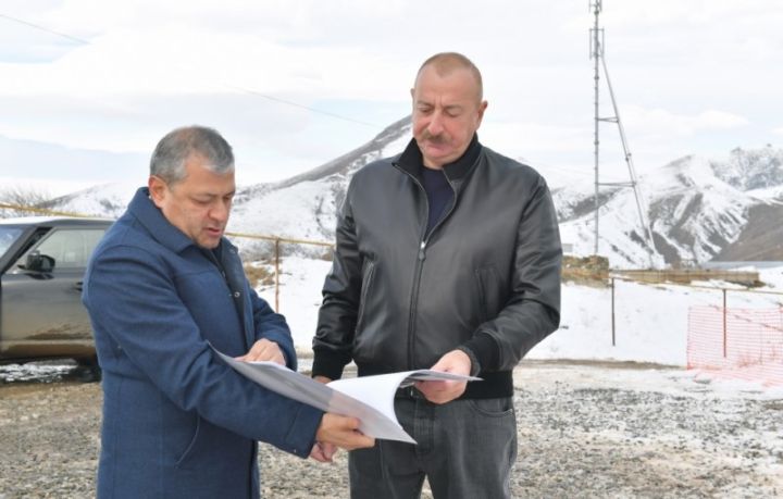 Prezident  Turşsu qəsəbəsinin ərazisinə baxış keçirib