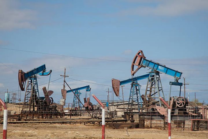 Azərbaycan neftinin qiyməti düşüb